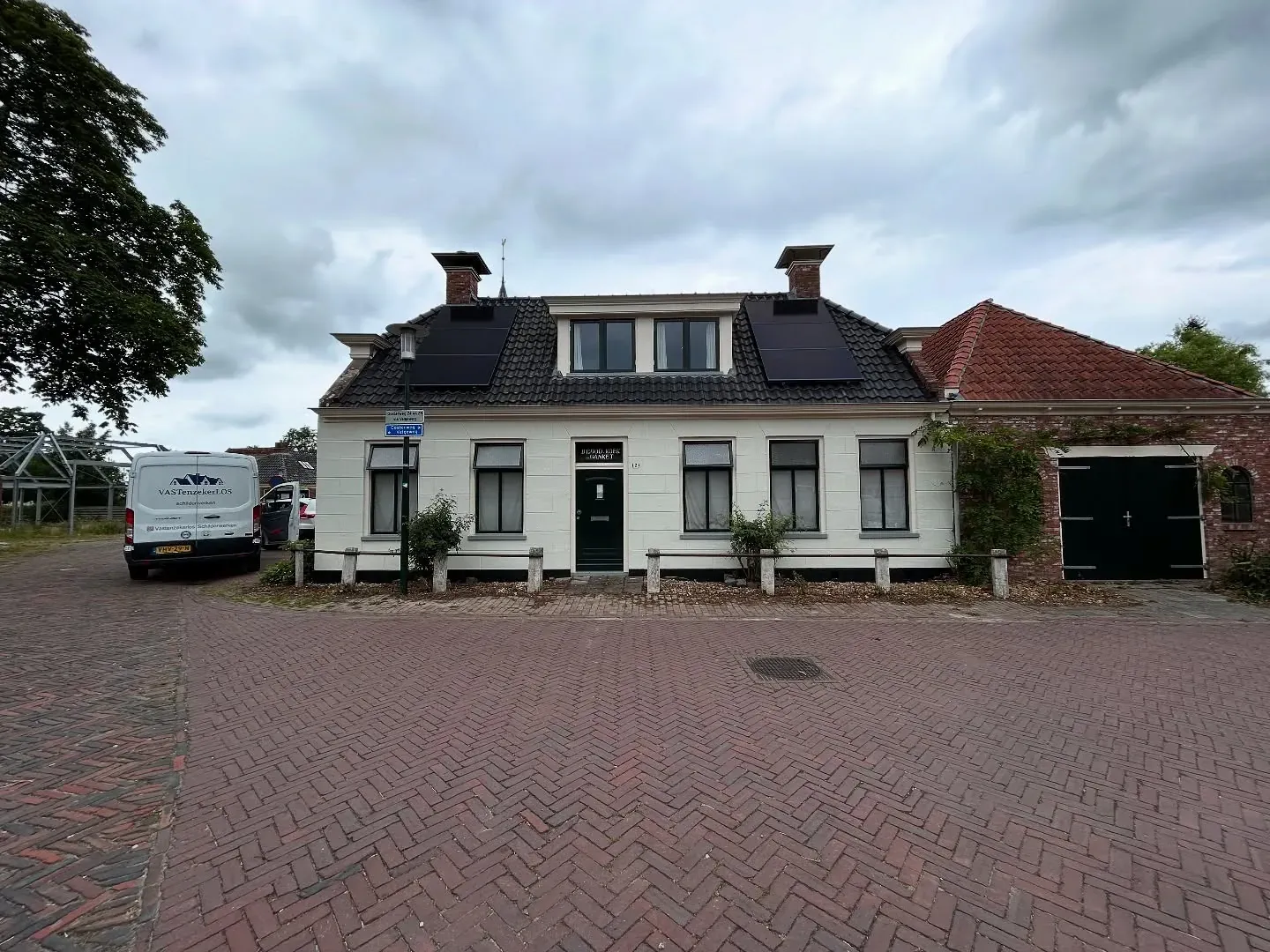 De voormalige bakkerij gezien vanaf de klinkerstraat